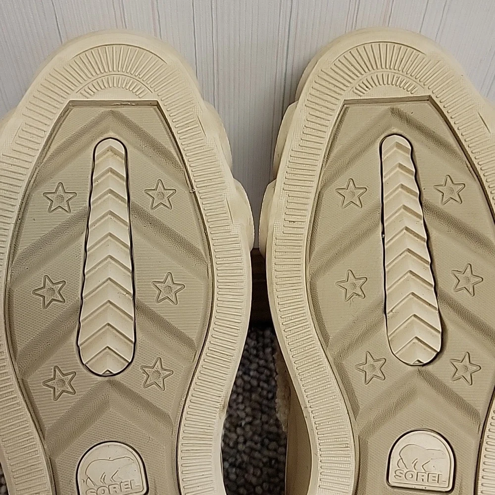 Sorel Caribou X Chelsea Waterproof Cream Winter Boots 6.5